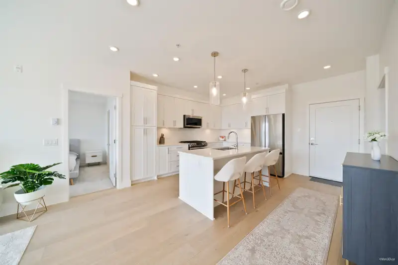 507 22633 SELKIRK AVENUE - photo 2 of 30