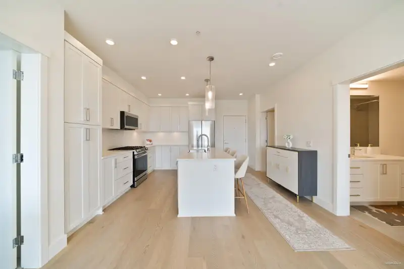 507 22633 SELKIRK AVENUE - photo 3 of 30