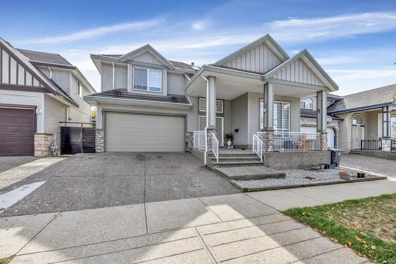 14642 67A AVENUE - photo 1 of 40