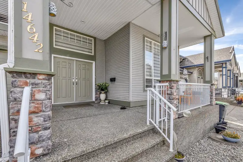 14642 67A AVENUE - photo 4 of 40