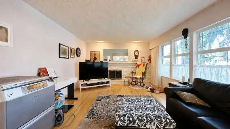1104 MILFORD AVENUE - photo 1 of 32