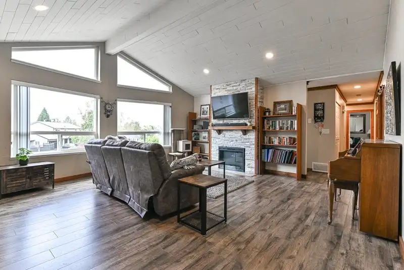 5024 201 STREET - photo 4 of 40