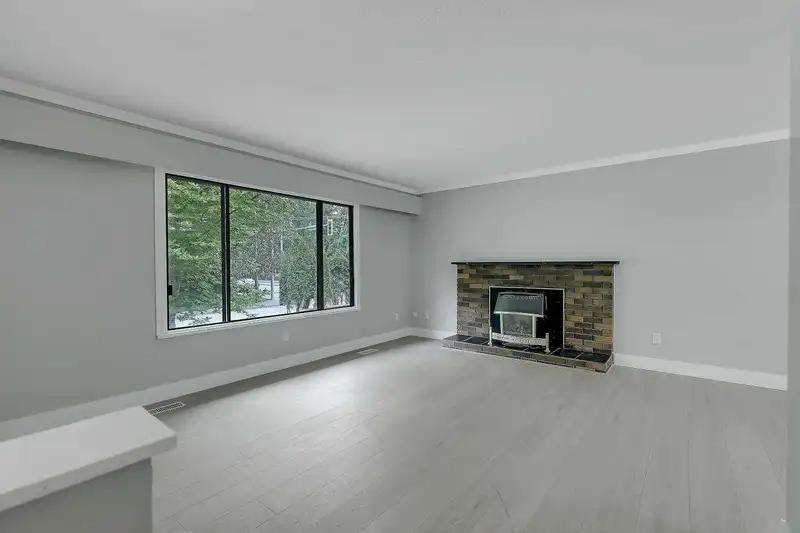 19984 44 AVENUE - photo 2 of 32