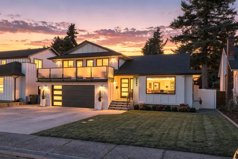 2461 GROSVENOR PLACE - photo 1 of 33