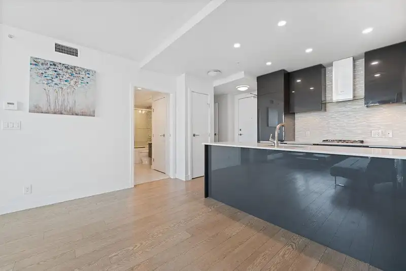 2904 1283 HOWE STREET - photo 1 of 33