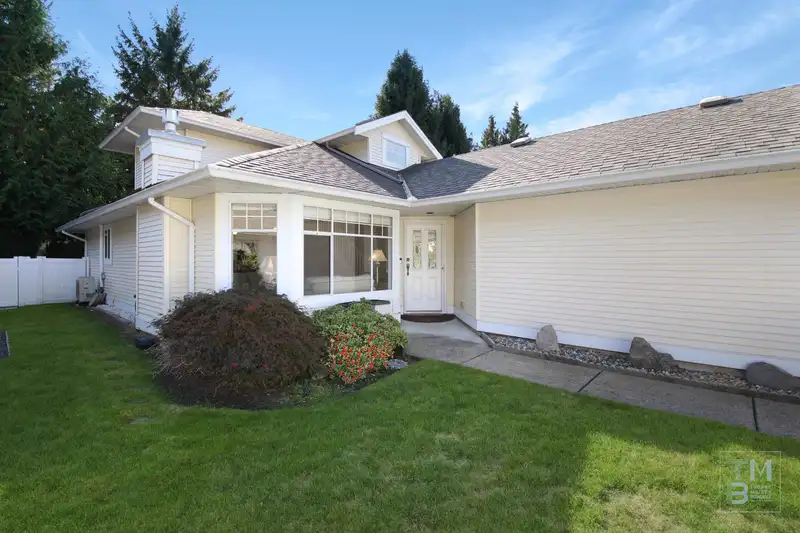 36 9208 208TH STREET STREET - photo 2 of 40