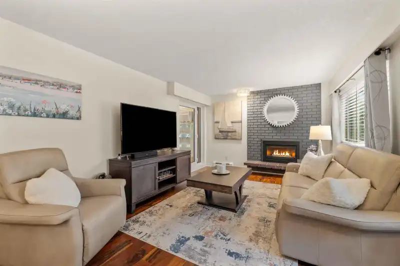 107 1368 FOSTER STREET - photo 1 of 28