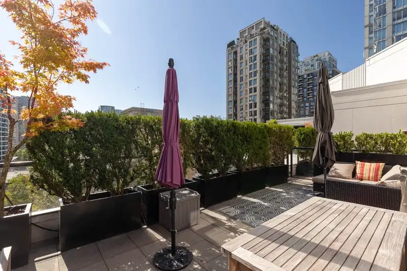 PH803 988 RICHARDS STREET - photo 2 of 37