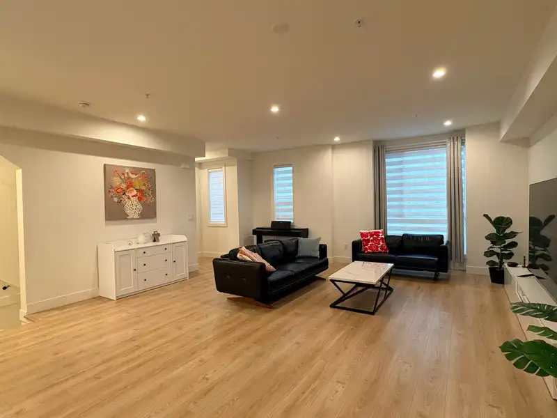 8 7670 207 STREET - photo 1 of 10