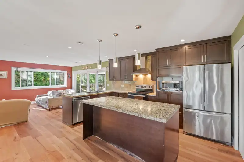 1329 APPIN ROAD - photo 2 of 33