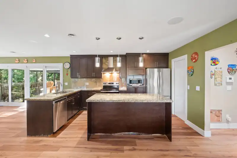 1329 APPIN ROAD - photo 4 of 33