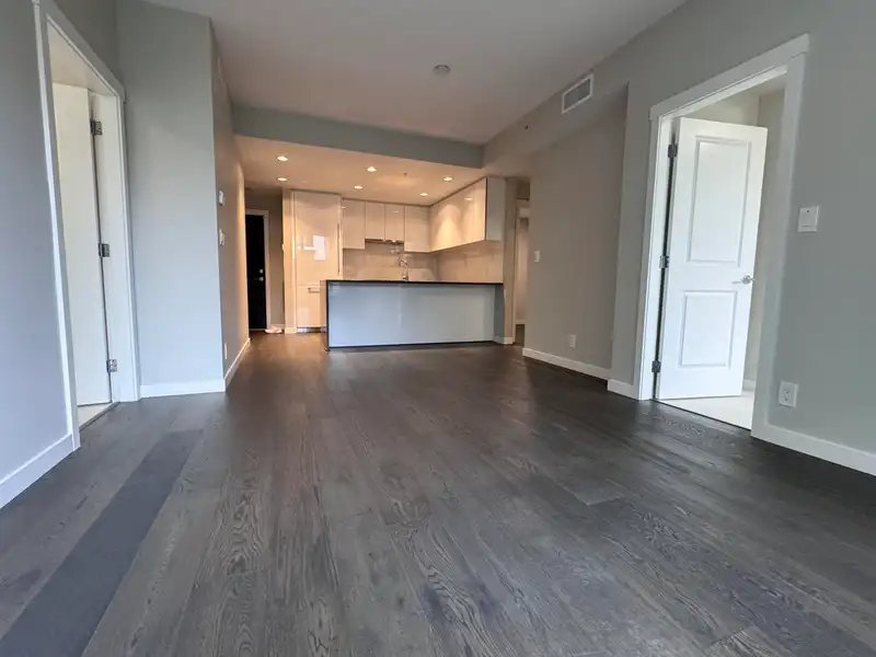102 5687 GRAY AVENUE - photo 4 of 11
