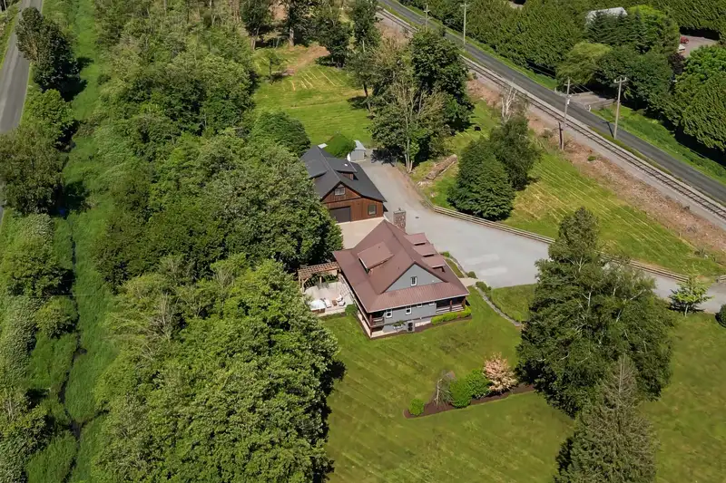 5395 HOOGE ROAD - photo 3 of 39