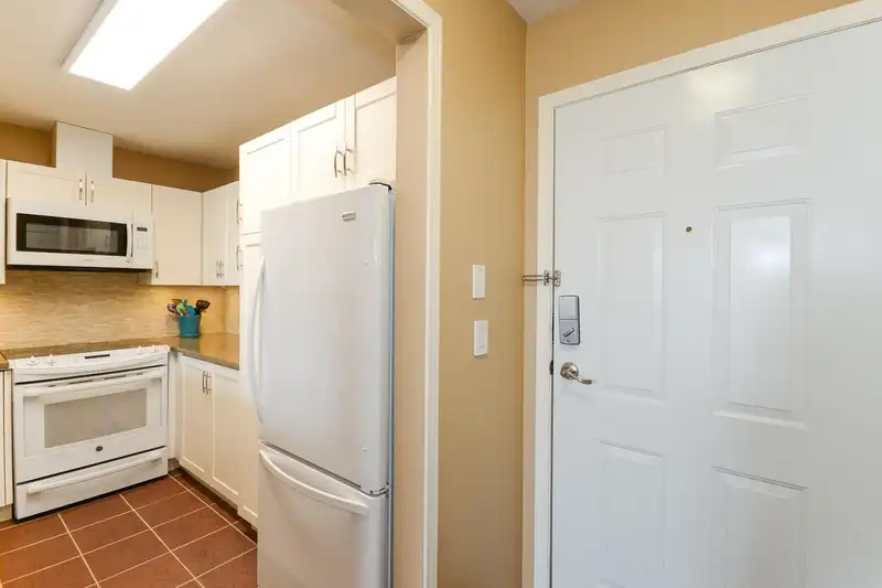 424 5500 ANDREWS ROAD - photo 3 of 39