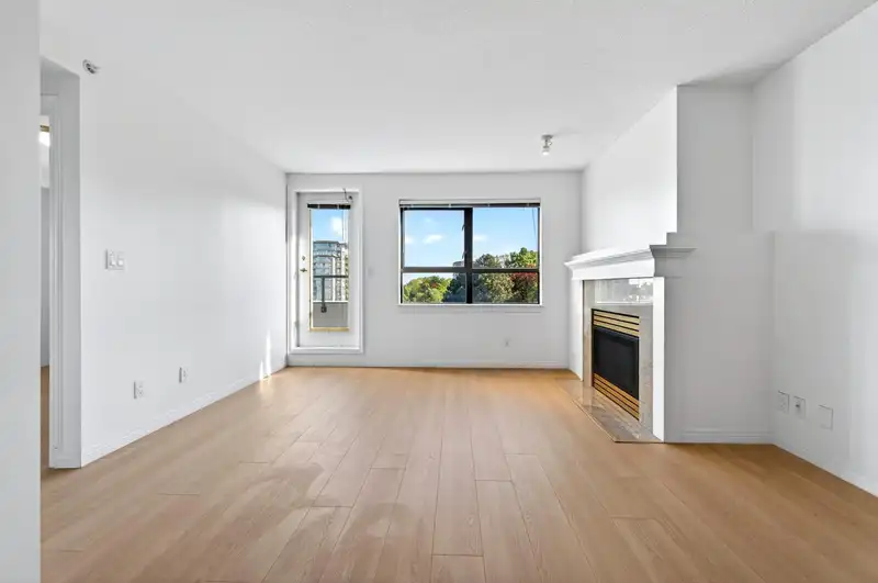 708 6611 COONEY ROAD - photo 3 of 40