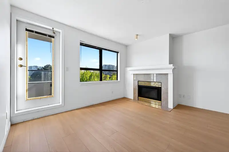 708 6611 COONEY ROAD - photo 4 of 40