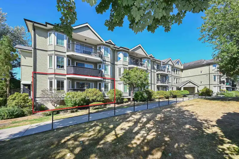 103 20881 56 AVENUE - photo 1 of 28