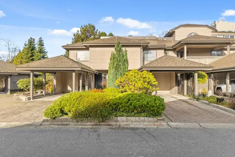 912 ROCHE POINT DRIVE - photo 1 of 30