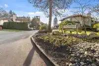 912 ROCHE POINT DRIVE - thumbnail 2