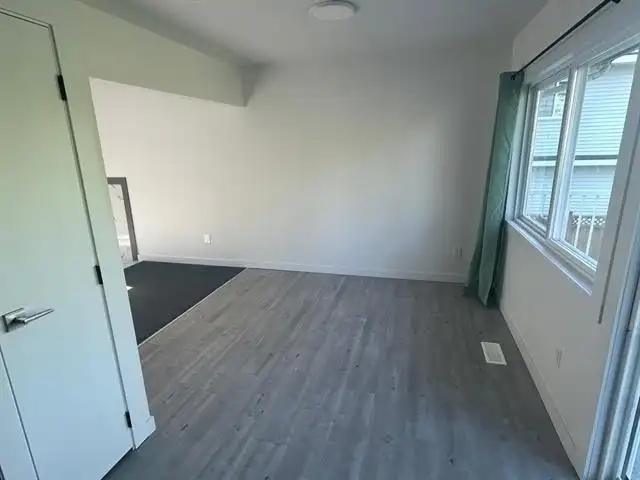 9272 116 STREET - photo 2 of 9