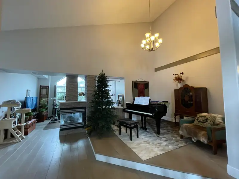 16995 104A AVENUE - photo 2 of 27