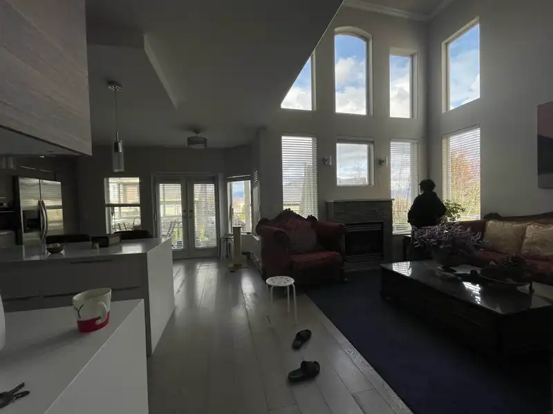 16995 104A AVENUE - photo 4 of 27