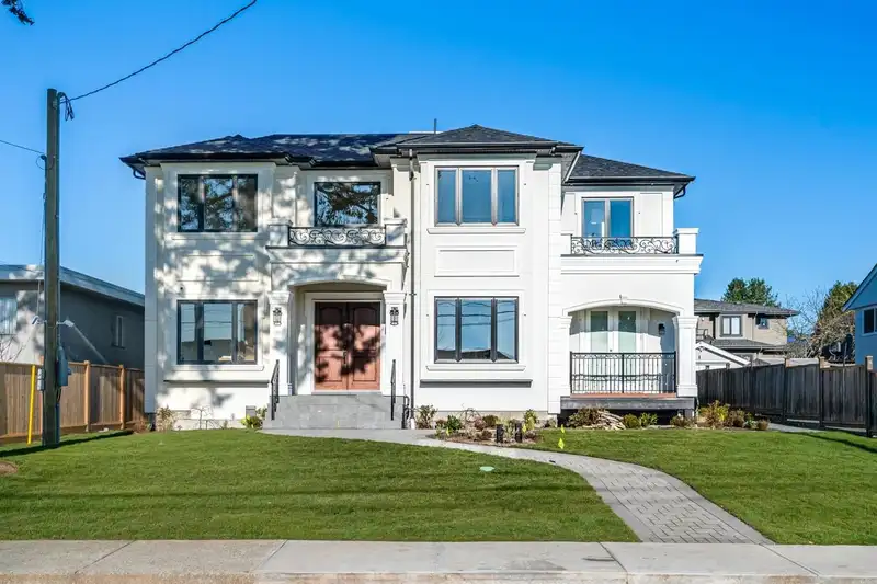 6173 AUBREY STREET - photo 1 of 32
