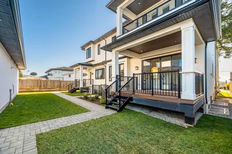 6173 AUBREY STREET - photo 2 of 32
