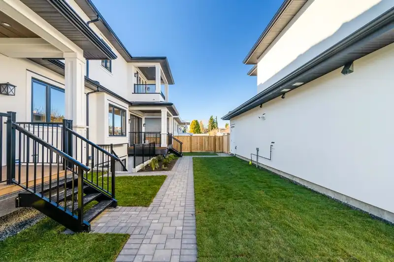 6173 AUBREY STREET - photo 3 of 32
