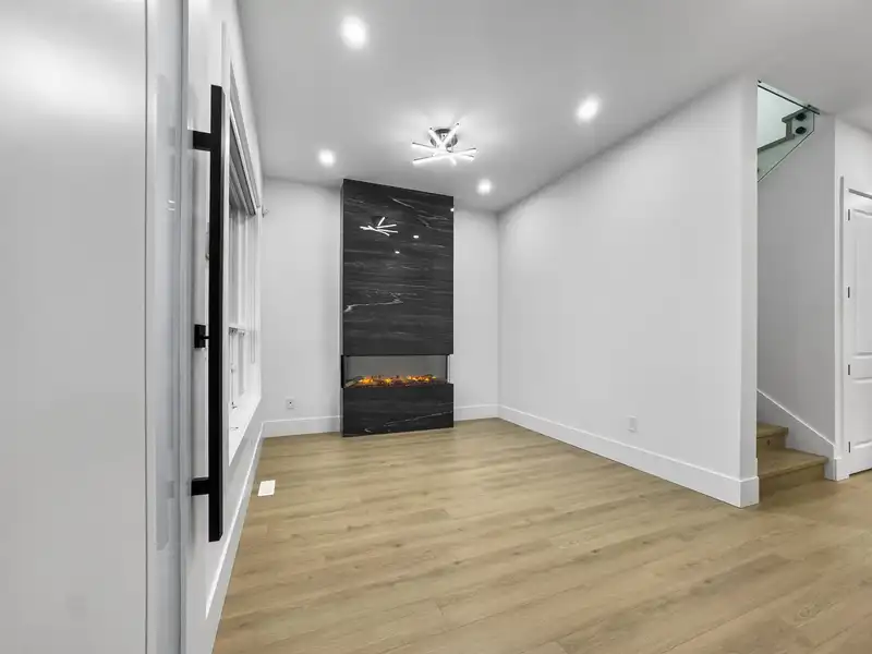20526 75 AVENUE - photo 3 of 34