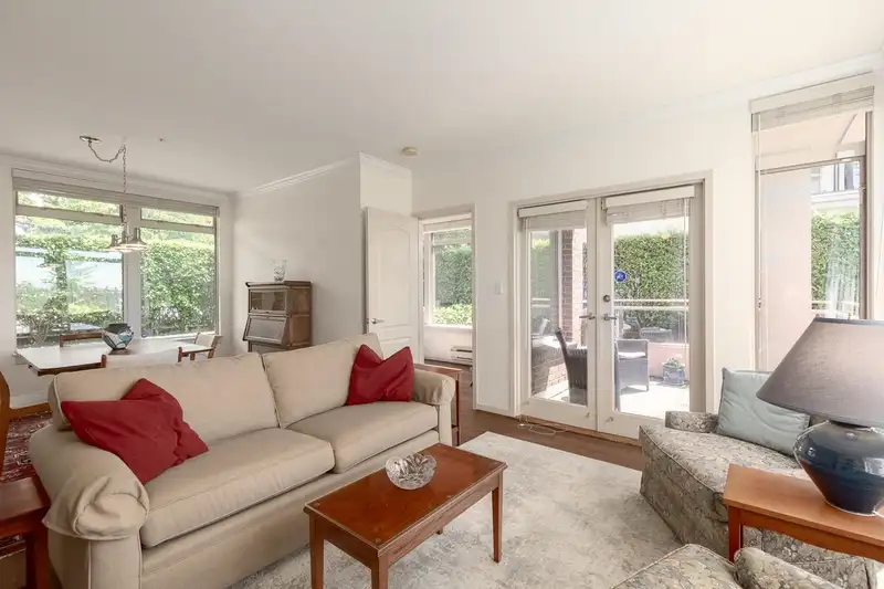 306 2271 BELLEVUE AVENUE - photo 3 of 36