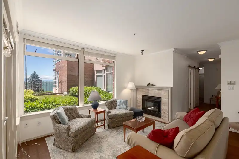 306 2271 BELLEVUE AVENUE - photo 4 of 36