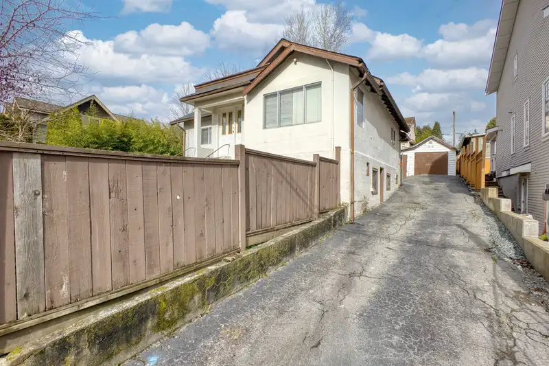 1111 CARTIER AVENUE - photo 3 of 38
