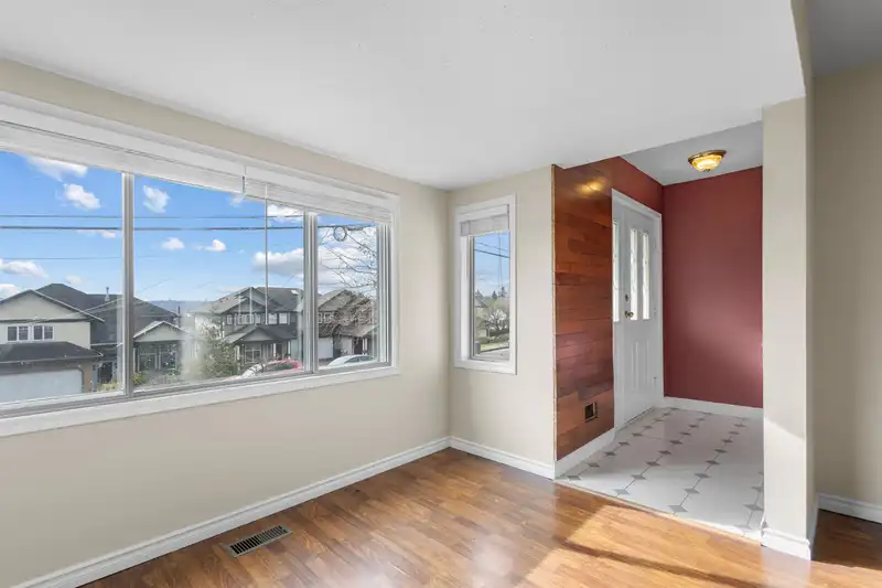 1111 CARTIER AVENUE - photo 4 of 38