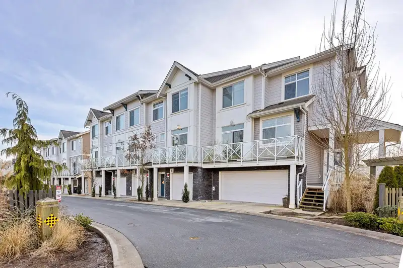 2 21102 76 AVENUE - photo 1 of 40