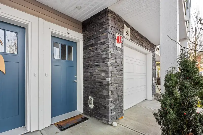 2 21102 76 AVENUE - photo 3 of 40