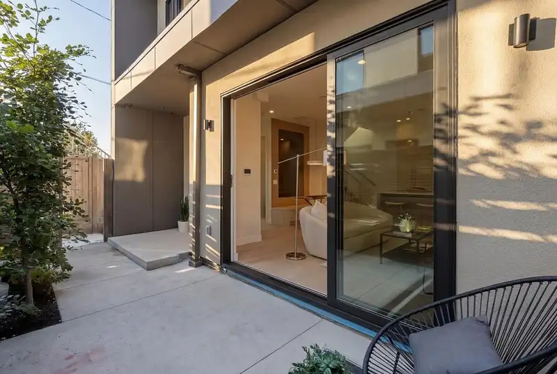 366 E 23RD AVENUE - photo 4 of 31