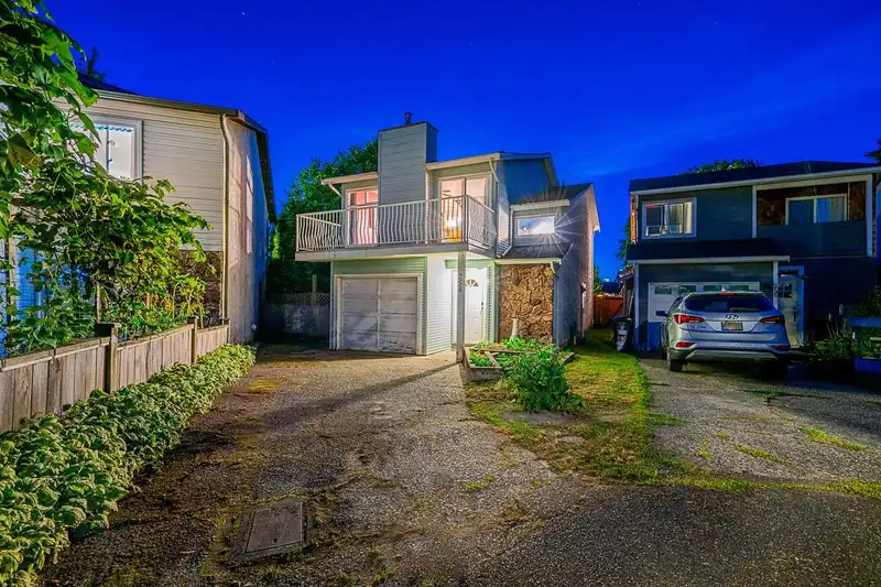 254 DAVIS CRESCENT - photo 1 of 34
