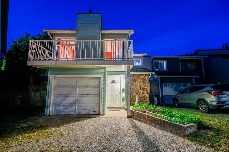 254 DAVIS CRESCENT - photo 2 of 34