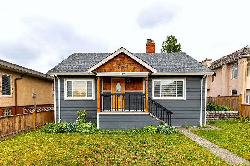 907 SIXTH STREET - photo 1 of 8