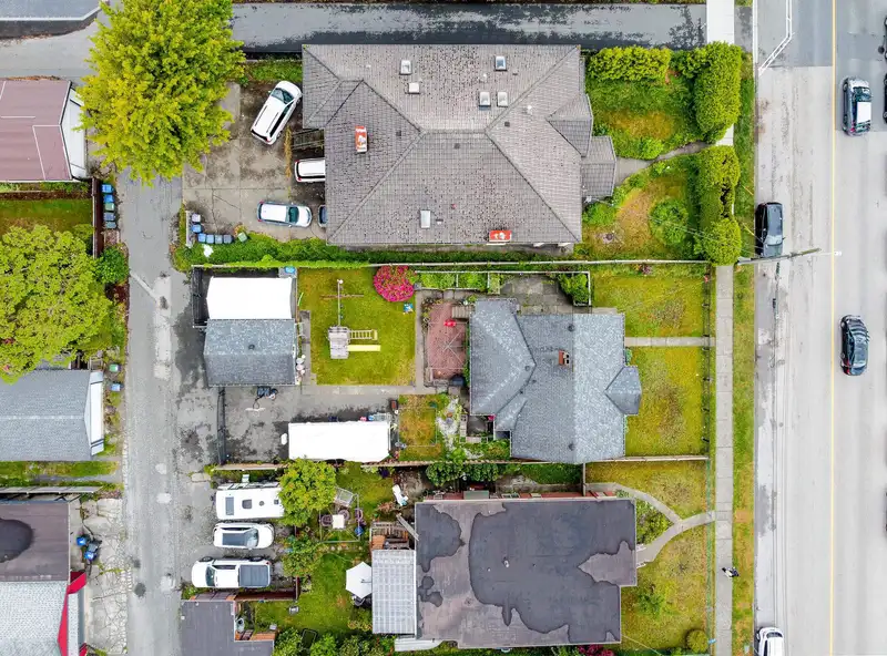 907 SIXTH STREET - photo 4 of 8