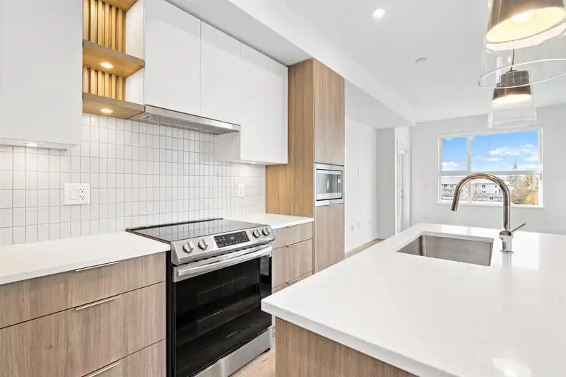 401 20695 EASTLEIGH CRESCENT - photo 1 of 17