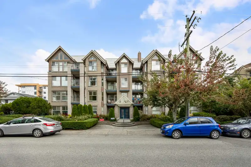 302 20237 54 AVENUE - photo 1 of 37