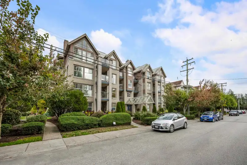 302 20237 54 AVENUE - photo 2 of 37