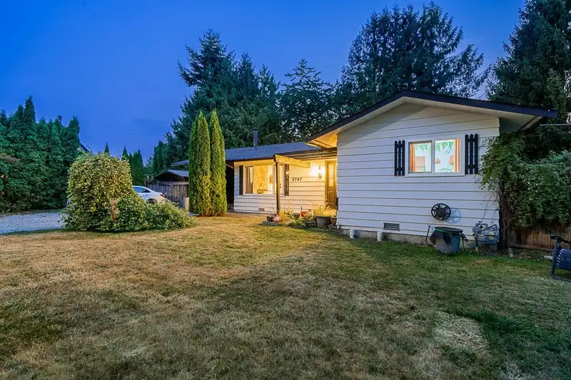 2787 270B STREET - photo 2 of 26