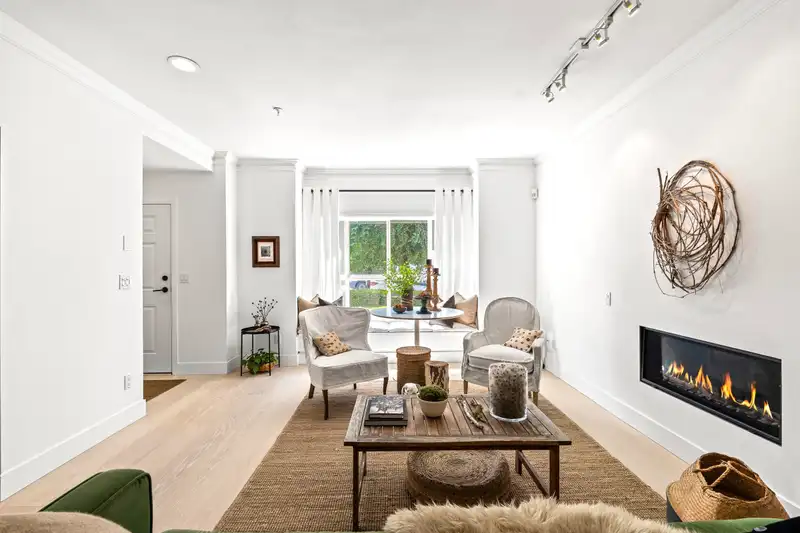 2 258 W 14TH STREET - photo 2 of 28