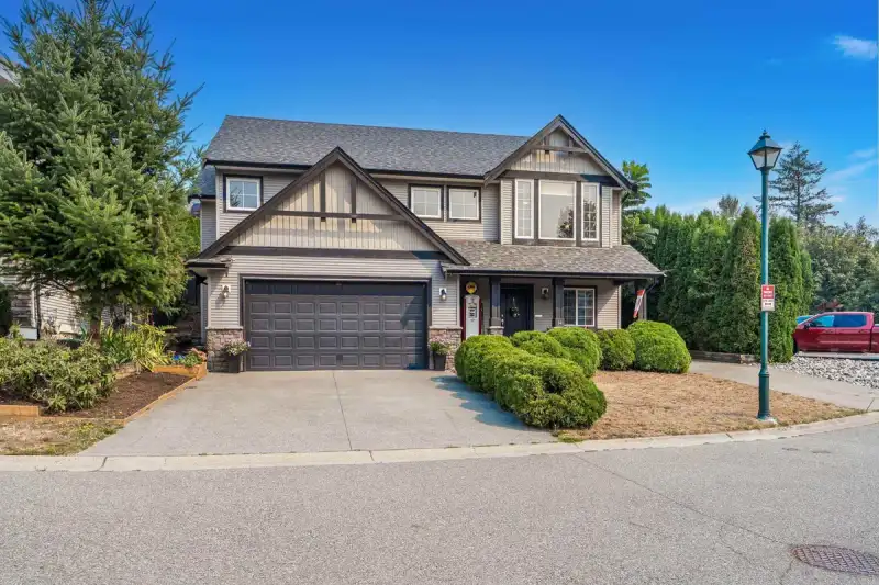 14 45957 SHERWOOD DRIVE - photo 1 of 40