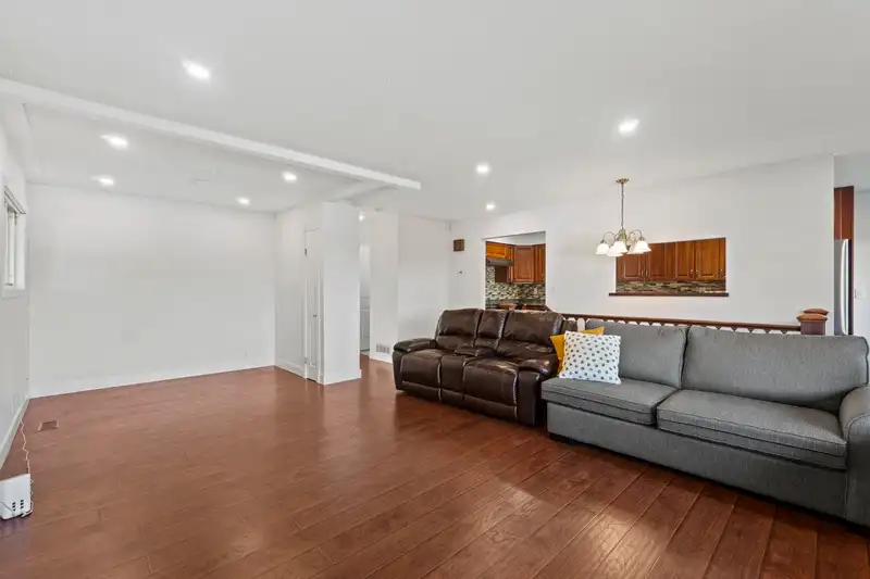 644 ALDERSON AVENUE - photo 3 of 18