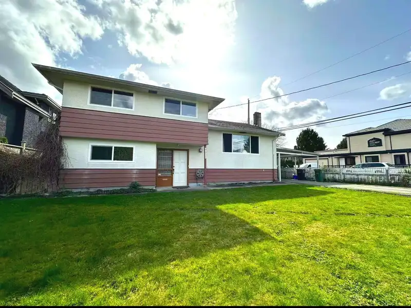 9511 PINEWELL CRESCENT - photo 1 of 34