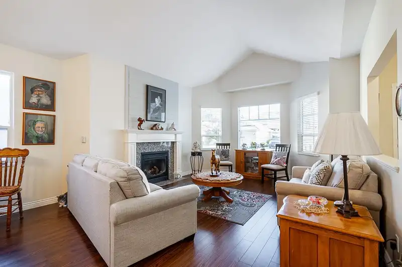 314 20655 88 AVENUE - photo 2 of 27